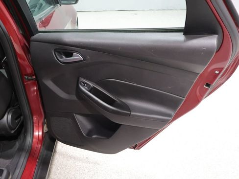 Used 2015 Ford Focus SE w/ SE Cold Weather Package FWD image 21