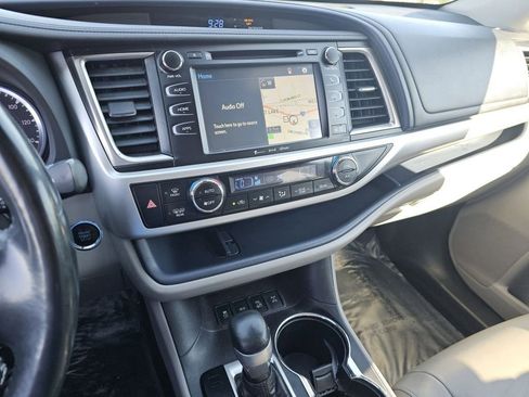 Used 2018 Toyota Highlander XLE AWD/4WD image 33