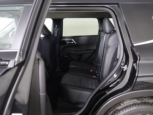 New 2026 Mitsubishi Outlander SE image 30