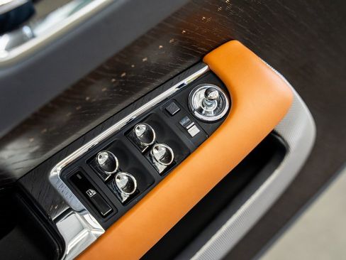 Used 2018 Rolls-Royce Wraith image 33