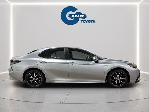 Used 2024 Toyota Camry SE w/ Convenience Package image 9