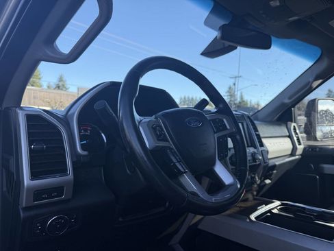 Used 2019 Ford F350 Lariat image 18