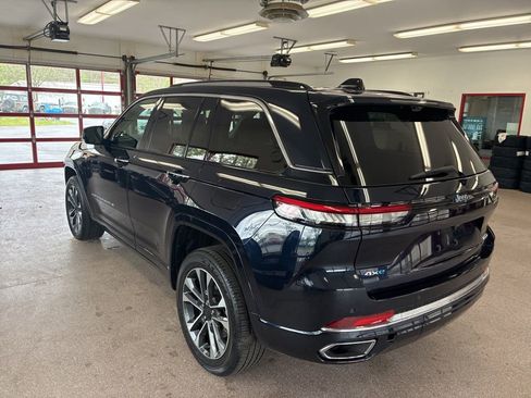 Certified 2022 Jeep Grand Cherokee Overland w/ Luxury Tech Group IV AWD/4WD image 17