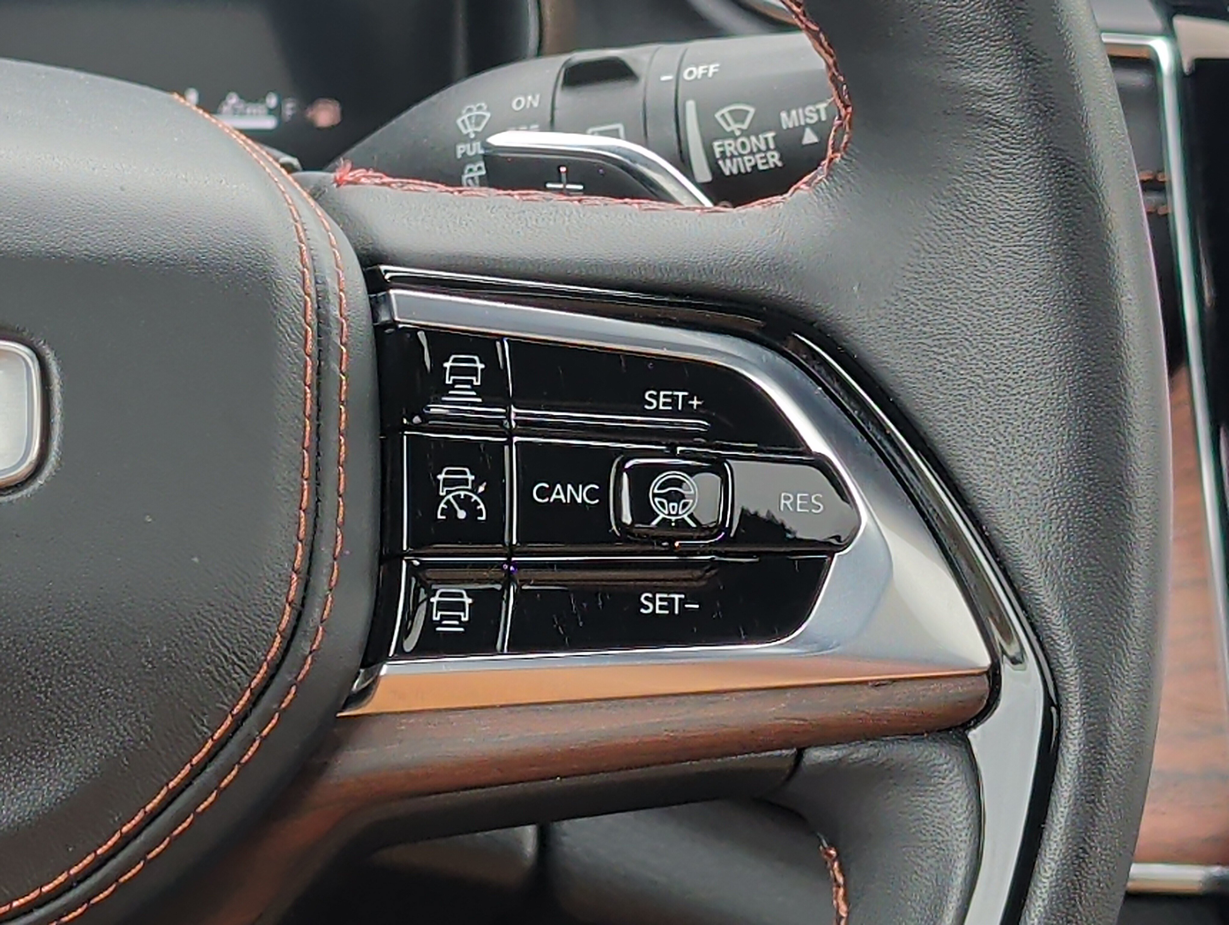 Used 2024 Jeep Grand Cherokee Summit AWD/4WD image 27
