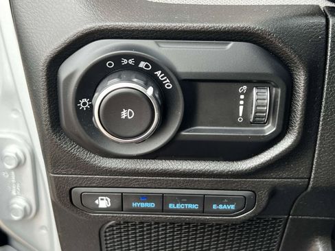 Used 2024 Jeep Wrangler Unlimited AWD/4WD image 19