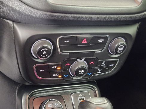 Used 2019 Jeep Compass Trailhawk w/ Cold Weather Group AWD/4WD image 30