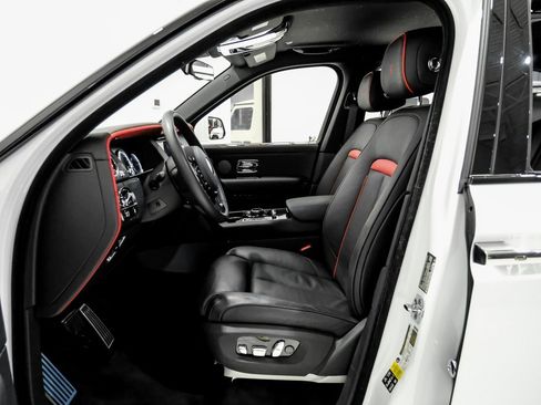 Used 2023 Rolls-Royce Cullinan Black Badge image 7