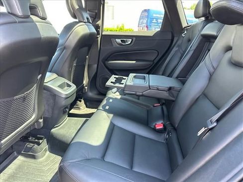 Used 2019 Volvo XC60 T5 Momentum FWD image 16