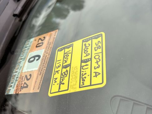 Used 2009 Nissan Versa Hatchback w/ Convenience Pkg FWD image 30