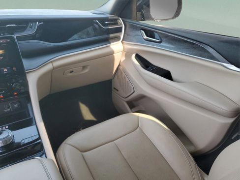 Certified 2023 Jeep Grand Cherokee 4WD 4xe w/ Luxury Tech Group II image 13