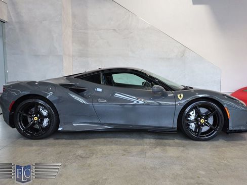 Used 2022 Ferrari F8 Tributo RWD image 3