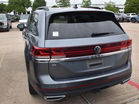Used 2024 Volkswagen Atlas SE FWD image 8