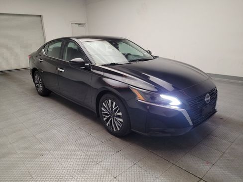 Used 2023 Nissan Altima 2.5 SV FWD image 13