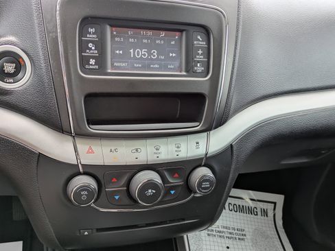 Used 2020 Dodge Journey SE w/ SE Popular Equipment Group FWD image 11