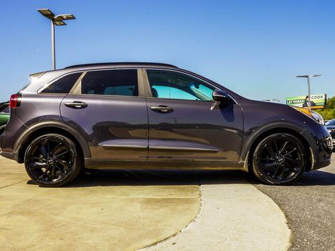 Used 2018 Kia Niro EX w/ EX Touring Graphite Edition FWD image 6