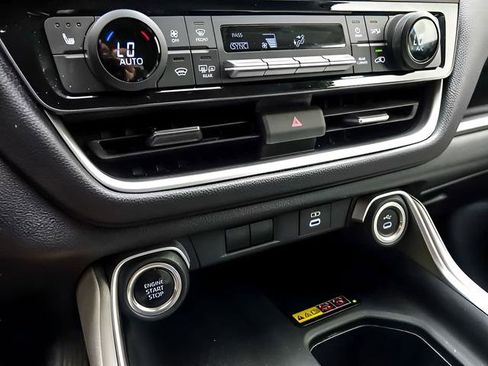 Used 2024 Toyota Grand Highlander AWD image 19