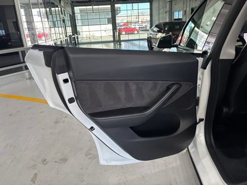 Used 2021 Tesla Model Y Long Range AWD/4WD image 28