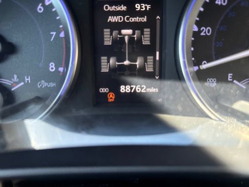 Used 2018 Toyota Highlander Limited Platinum AWD/4WD image 16