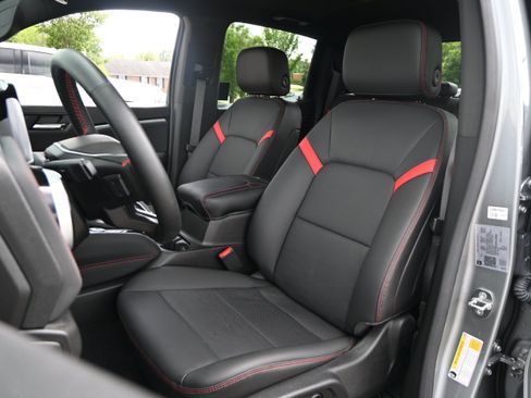 Used 2023 Chevrolet Colorado Z71 w/ Z71 Convenience Package 2 AWD/4WD image 16