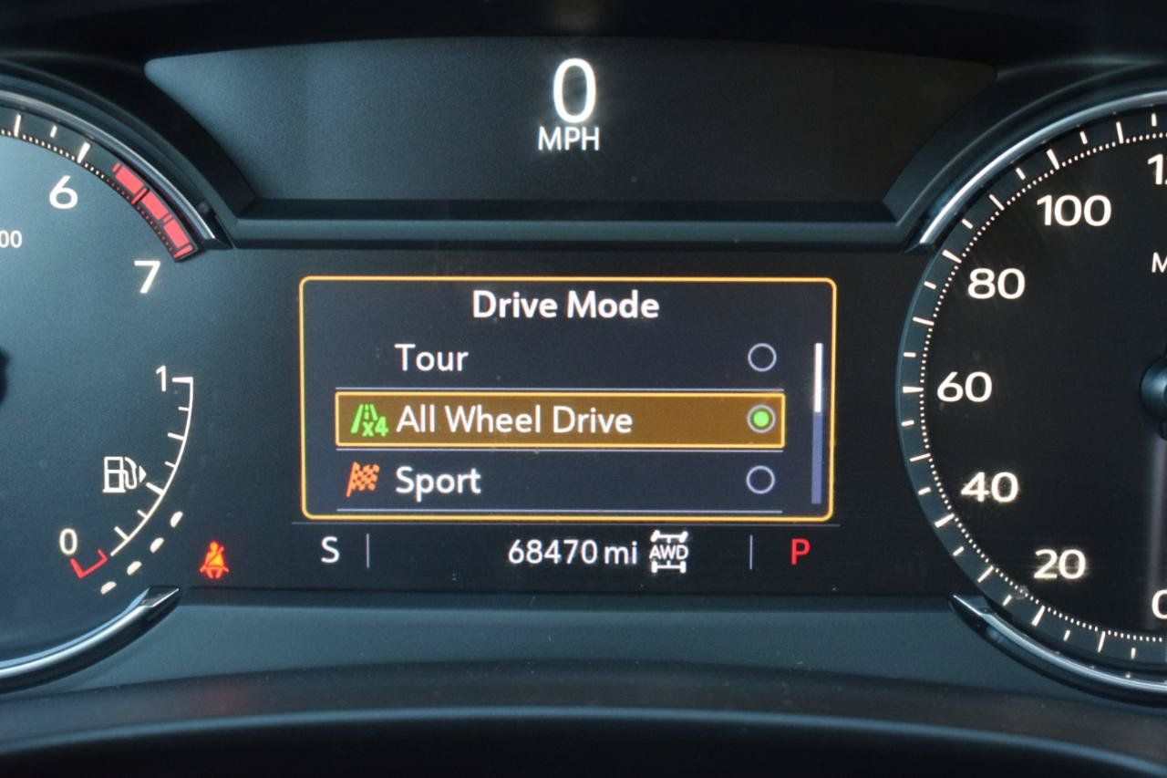 Used 2022 Cadillac XT4 Luxury w/ Cold Weather Package AWD/4WD image 32