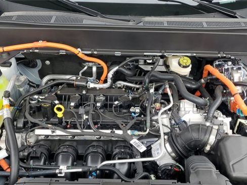 New 2025 Ford Maverick XL image 10