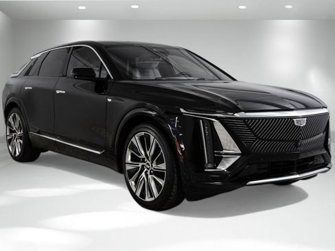 Used 2023 Cadillac Lyriq 2WD image 6