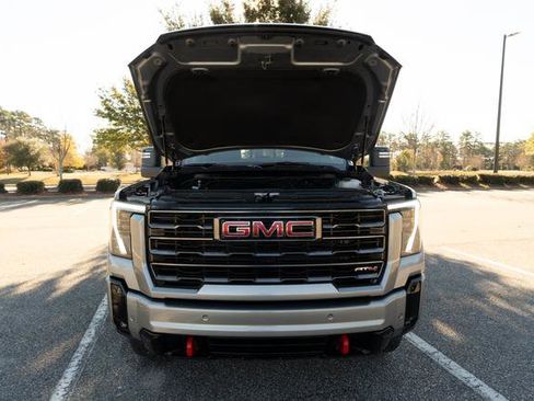 Used 2026 GMC Sierra 2500 AT4 image 9