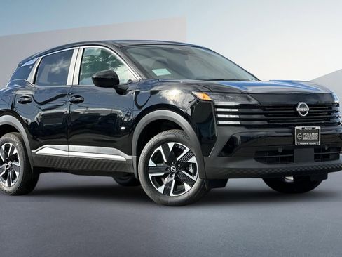 New 2025 Nissan Kicks SV image 2