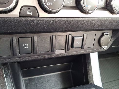 Used 2020 Toyota Tacoma SR AWD/4WD image 24