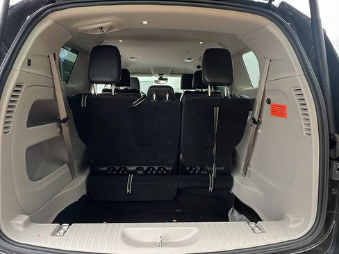 Used 2024 Chrysler Pacifica Touring-L image 13