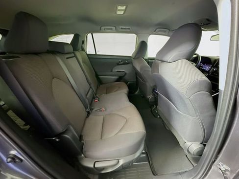 Used 2023 Toyota Highlander LE FWD image 26