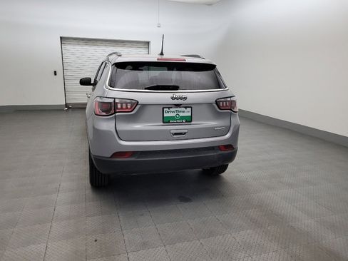 Used 2019 Jeep Compass Latitude FWD image 6