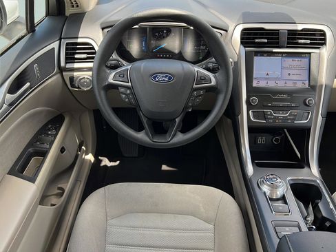 Used 2019 Ford Fusion SE FWD image 14