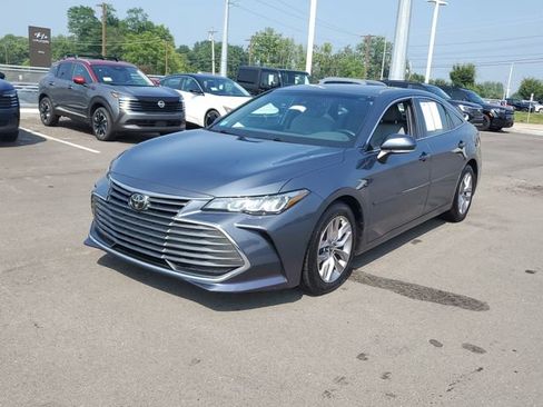 Used 2021 Toyota Avalon XLE w/ Moonroof Package FWD image 2