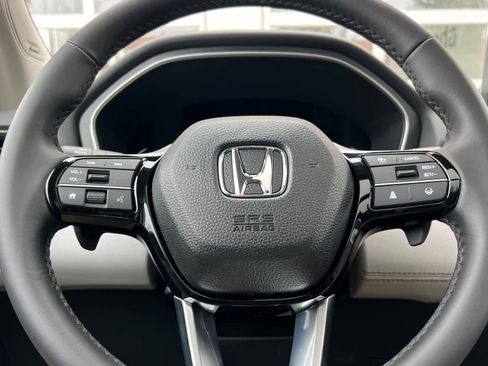 New 2025 Honda Pilot Touring image 27