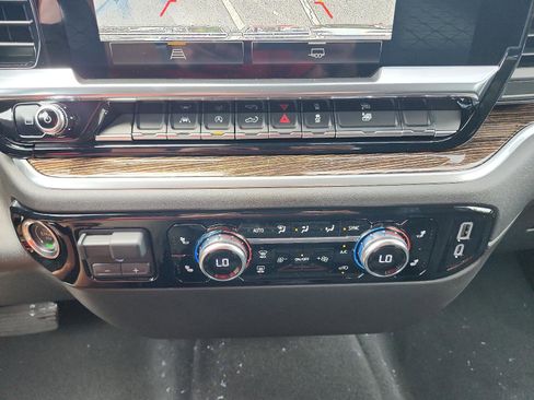 New 2026 GMC Sierra 1500 SLE image 15