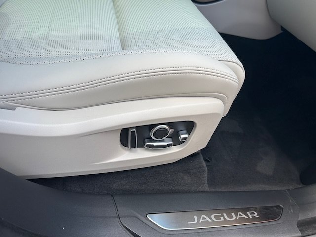 Used 2026 Jaguar F-PACE R-Dynamic S AWD/4WD image 24