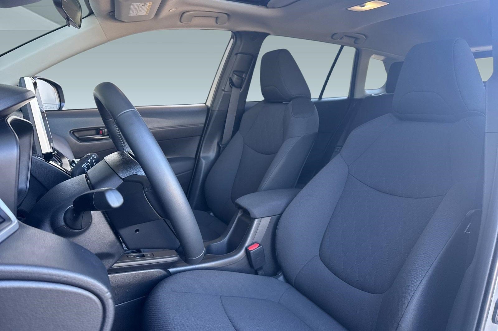 Used 2026 Toyota Corolla Cross LE w/ Moonroof Package FWD image 5