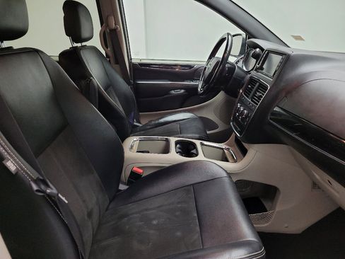 Used 2019 Dodge Grand Caravan SXT image 21