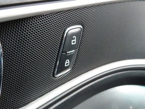 Used 2017 Ford Explorer XLT w/ Equipment Group 202A image 26