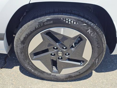 Certified 2024 Hyundai Kona SEL FWD image 9