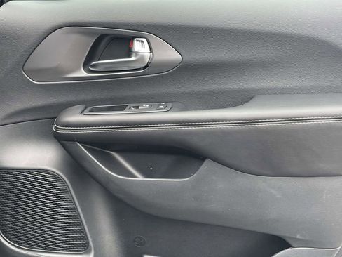 New 2026 Chrysler Pacifica Select FWD image 16