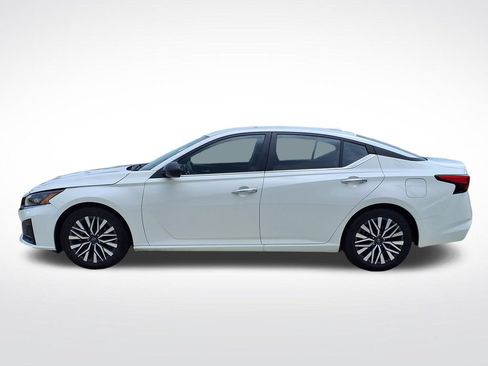 Used 2025 Nissan Altima 2.5 SV FWD image 5