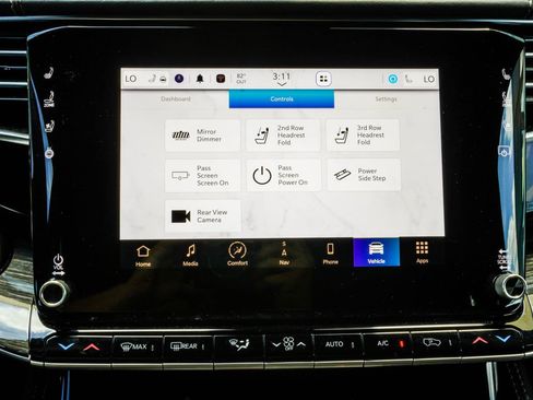 Used 2022 Jeep Wagoneer Series III w/ Premium Group I AWD/4WD image 26