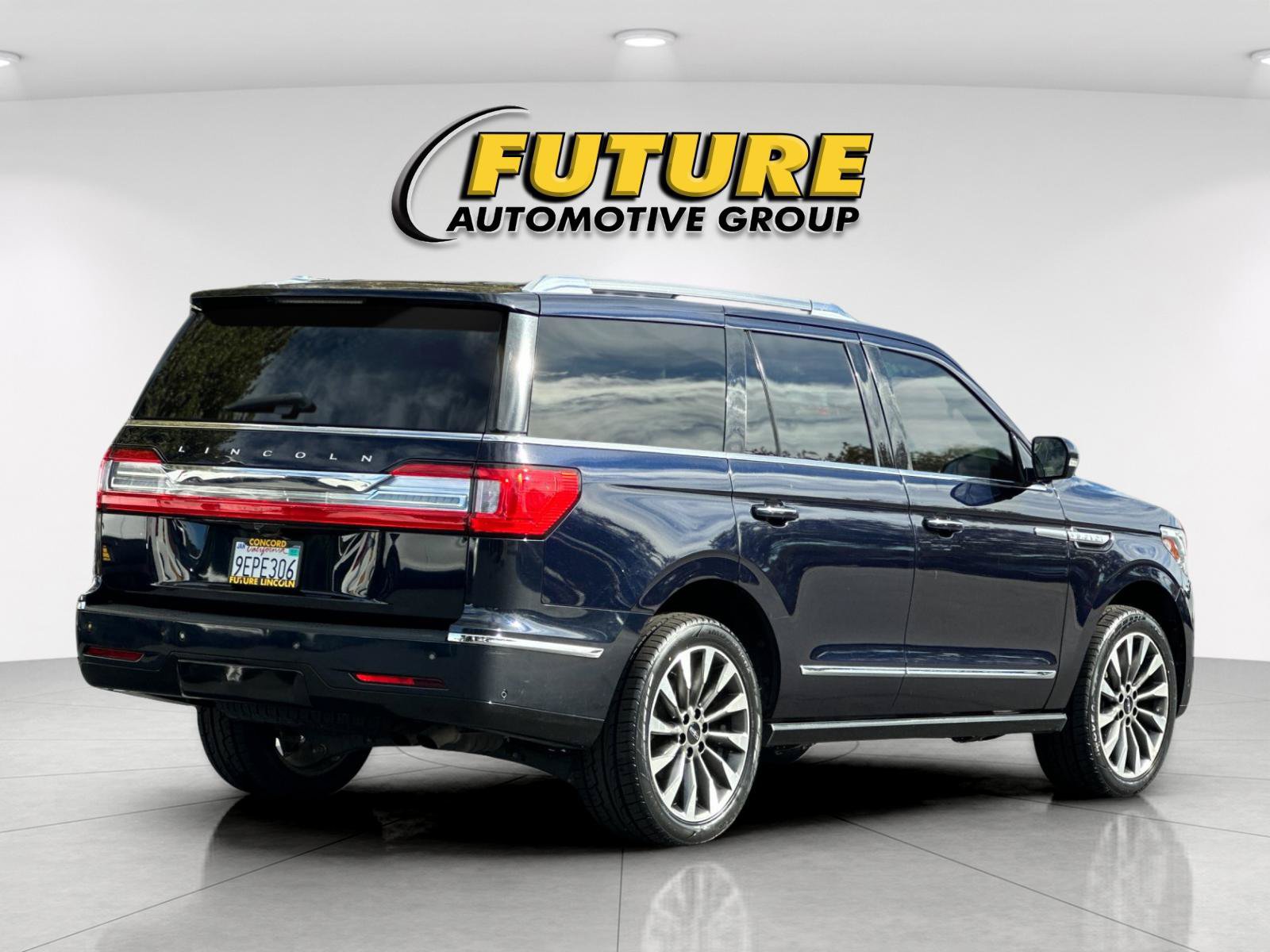Certified 2021 Lincoln Navigator Reserve w/ Luxury Package AWD/4WD image 3