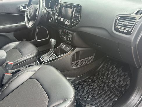 Used 2021 Jeep Compass Latitude FWD image 6