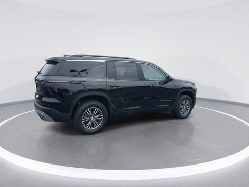 Used 2025 Chevrolet Traverse LT FWD image 9