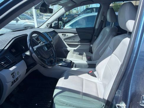 Used 2019 Honda Pilot Touring image 11