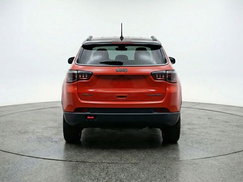 Used 2025 Jeep Compass Trailhawk image 7