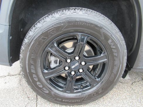 Used 2021 GMC Acadia AT4 w/ Trailering Package AWD/4WD image 8